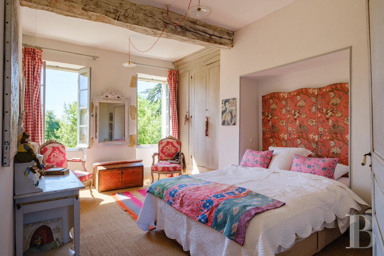 Dans le Gers, à l’ouest de Lectoure, un ancien domaine de production d’armagnac transformé et décoré avec soin - photo  n°13